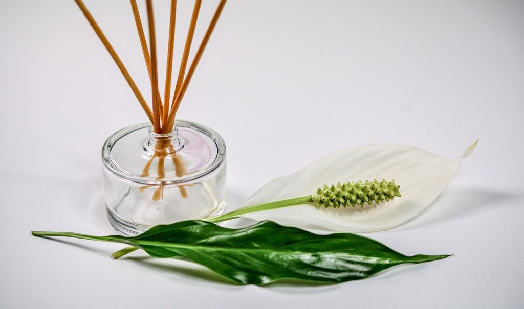 scent- lily- minimalism- minimalist- organize- clean